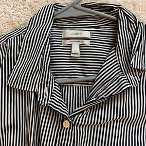 J. CREW
STRETCH PERFECT - black & white beautiful button down